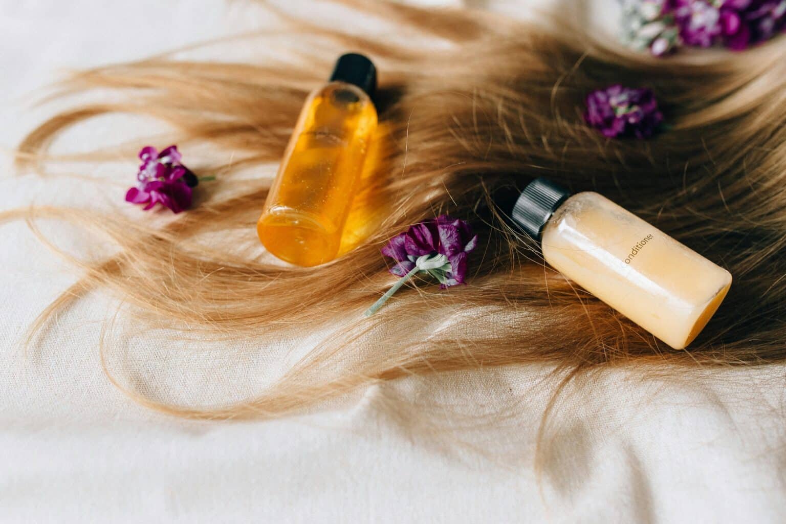 banner-fondo-pelo-con-productos-de-peluqueria