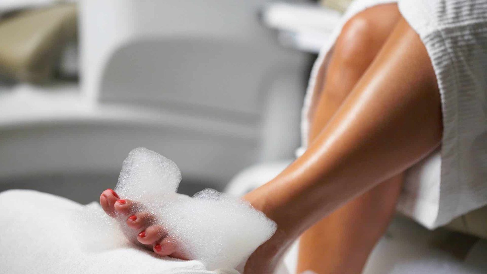 sesion de pedicura en tarima para pedicura